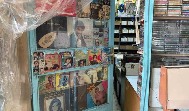 Tam 20 yıldır plak ve kaset topluyor