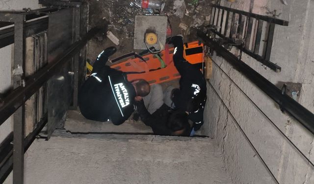 Arızalı asansörü kontrol etmek isterken boşluğa düştü