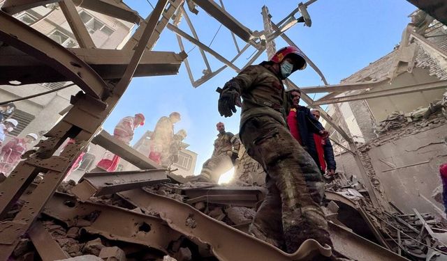 İran Kızılay: "ABD-İsrail saldırılarında 9 bin 669 sivil yapı hasar gördü"