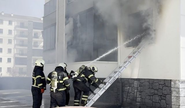 Şarj aleti yangına neden oldu: 16 kişi hastaneye kaldırıldı