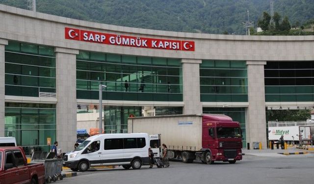 Sarp Sınır Kapısı’nda Yolcu Geçiş Sayıları Yükseliyor