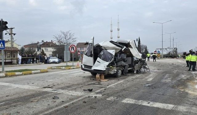 Freni patlayan tır dehşet saçtı