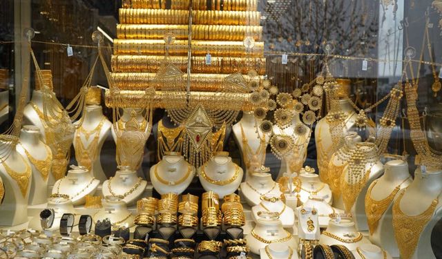 Altın fiyatları 4 ayın en düşük seviyesine geriledi