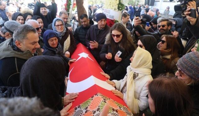 Öğrencisi Tarafından Öldürülen Fatma Nur Öğretmen, Son Yolculuğuna Uğurlandı