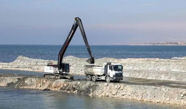 VAN GÖLÜ DİP ÇAMURU TEMİZLİĞİ KAPSAMINDA DOLGU MALZEMESİ SATIN ALINACAKTIR