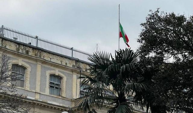 İran Başkonsolosluğu’nda bayrak yarıya indirildi