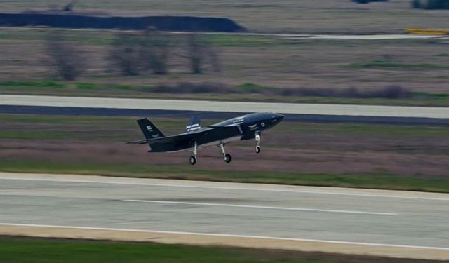 Bayraktar KIZILELMA’dan başarılı eğitim uçuşu