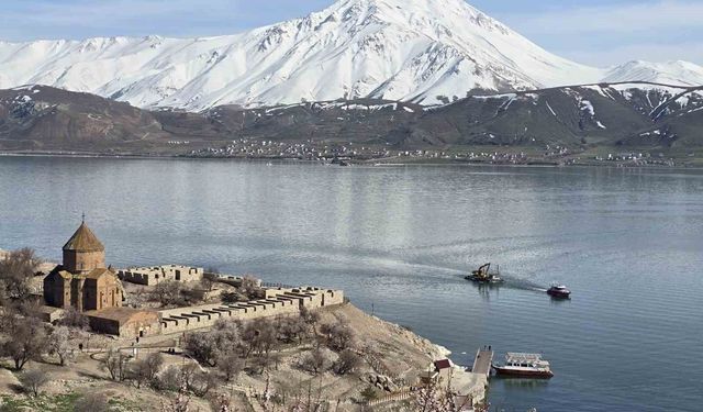 Akdamar Adası'ndaki iskele yenileniyor