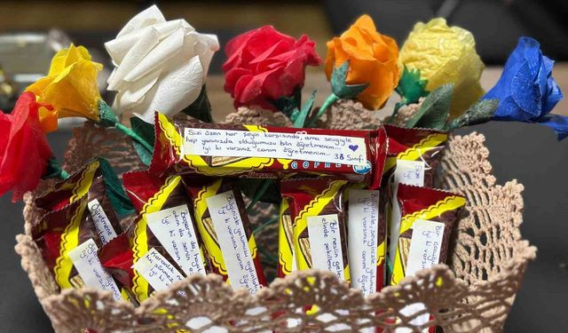 Öğrencilerden Öğretmenlerine Duygulandıran Sürpriz!