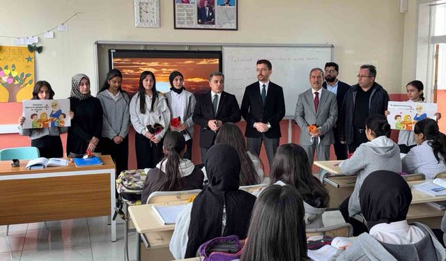 Çaldıran Müftülüğünden öğretmenlere "Geçmiş Olsun" çiçeği