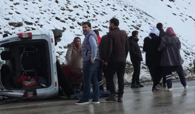Van'da kaygan yol kazaya sebep oldu: 1 yaralı