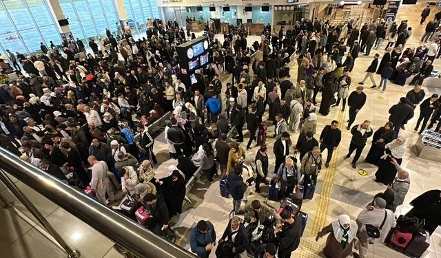 Van’dan ilk hac kafilesi kutsal topraklara uğurlandı