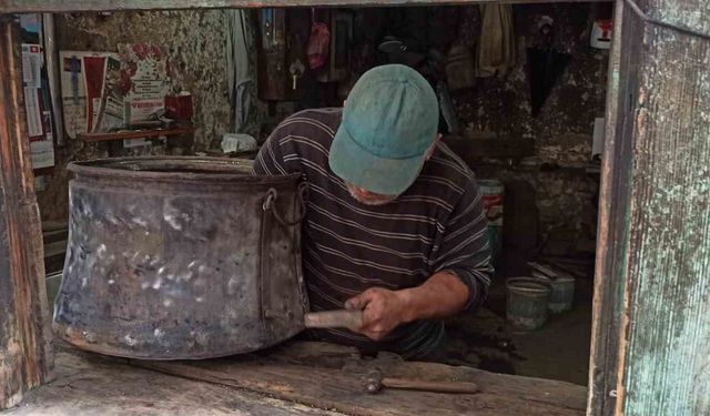 Yarım asırlık son kalay ustası teknolojiye direniyor