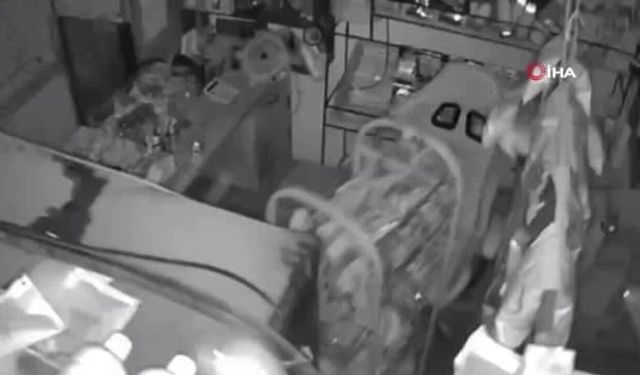 Endonezya’da 7.4 Büyüklüğünde Deprem: Tsunami Alarmı Verildi