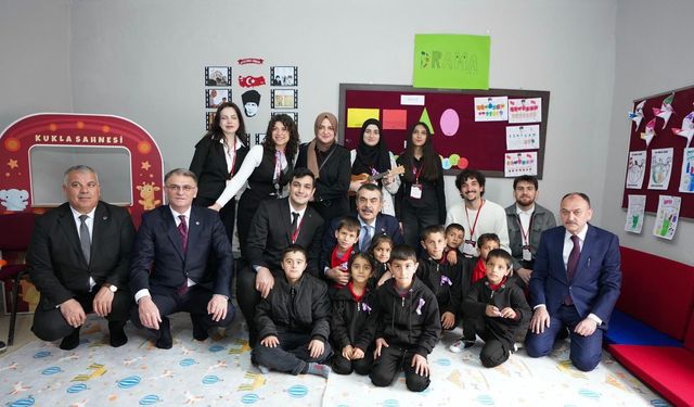 Milli Eğitim Bakanı Tekin'den Van'da öğrencilere ziyaret