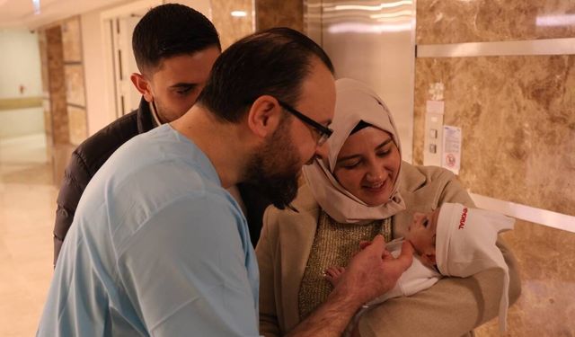 79 günde 4 ağır ameliyat geçiren bebek, hayata tutundu