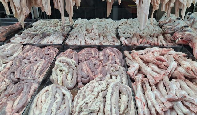 Van’da sakatat fiyatları cep yakıyor: Esnaf da vatandaş da zorlanıyor