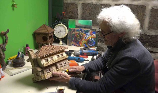 Ahşaptan Yaptığı Maket Evlerle Hem Hobisini Hem De Yöresel Mirası Yaşatıyor