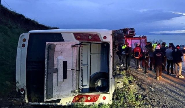Van’da emniyet personelini taşıyan araç devrildi: 4 yaralı