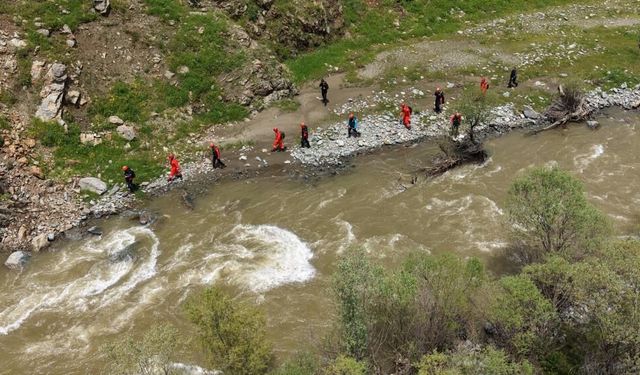 Muş’ta çaya düşen Gülsima Yıldız için zamanla yarış