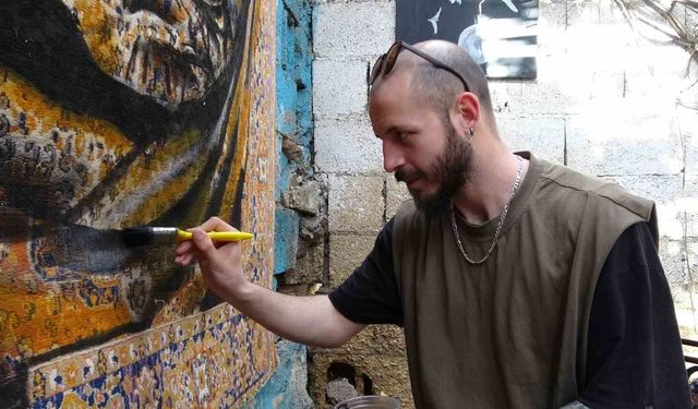 Nostaljik perde ve halıları sanat eserine dönüştürüyor