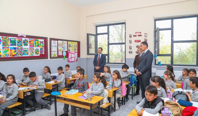 Gürpınar Kaymakamı Yasin Erdem’den Öğrencilere Ziyaret
