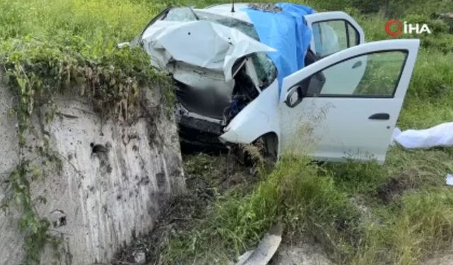 Kastamonu'da Katliam Gibi Kaza: İstinat Duvarına Çarpan Otomobil Hurdaya Döndü, 3 Ölü, 1 Ağır Yaralı