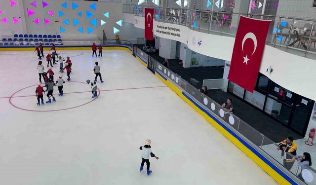 Van Edremit’te Buz Pateni Pistine Yaz Sezonunda Yoğun İlgi