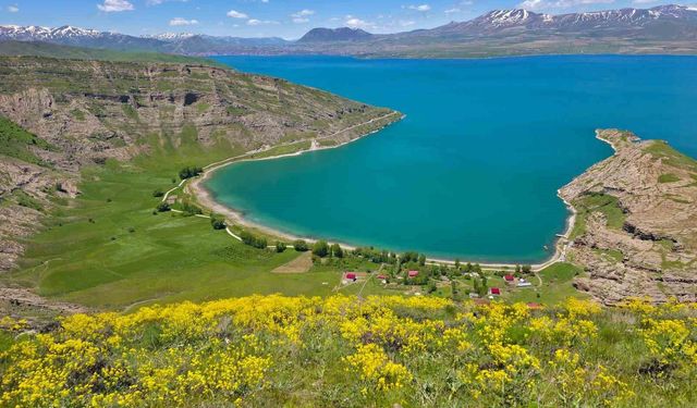 Van Gölü Kıyısında Saklı Cennet: İncekaya Köyü