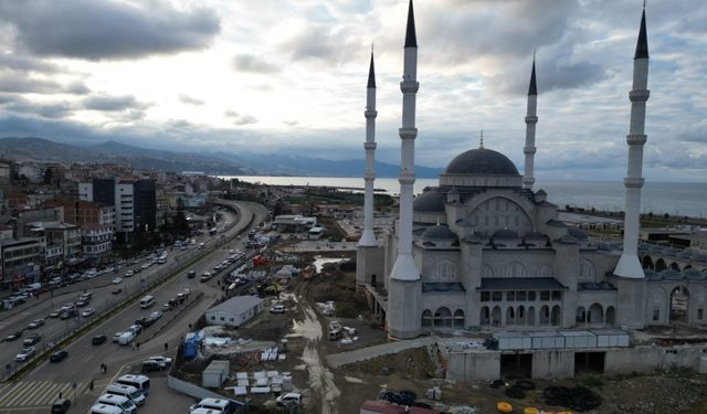 Doğu Karadeniz’in en büyük cami ve külliyesinin inşaatı sürüyor