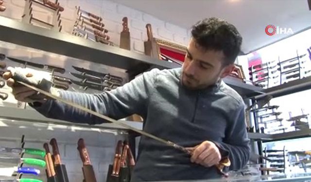 Şam çeliğinden kılıç üretti, 110 bin TL’lik kılıç görüntüsüyle hayran bırakıyor