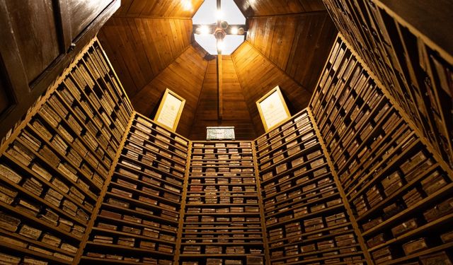 Türkiye'nin en önemli, paha biçilemez kitapları 195 yıllık bu kütüphanede