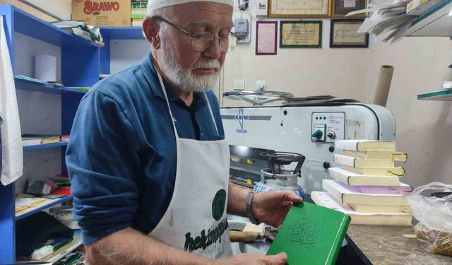 Babasından devraldığı ciltçiliği sürdürüyor
