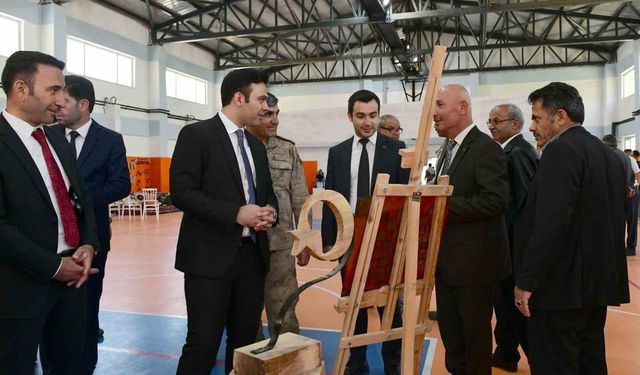 Van'ın Çatak ilçesinde yılsonu sergisi