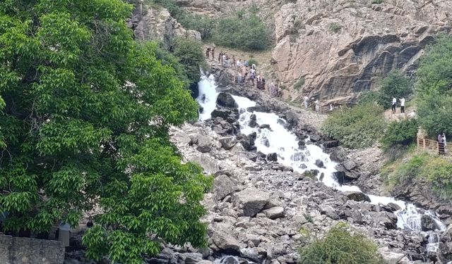 Kanispi Şelalesi Bayramda Ziyaretçi Akınına Uğradı