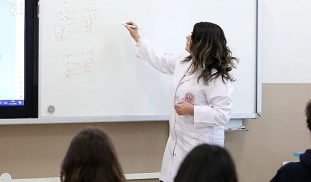 Ücretli Öğretmenlik Başvurusu 2025: Başvurular Nereden ve Nasıl Yapılacak? Şartlar Açıklandı