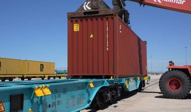 127 Yeni Nesil Milli Yük Vagonu Raylara İndirildi