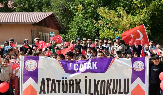 Çatak'ta ilköğretim haftası kutlandı