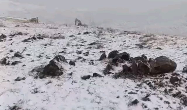 Van- Başkale'ye mevsimin ilk karı yağdı