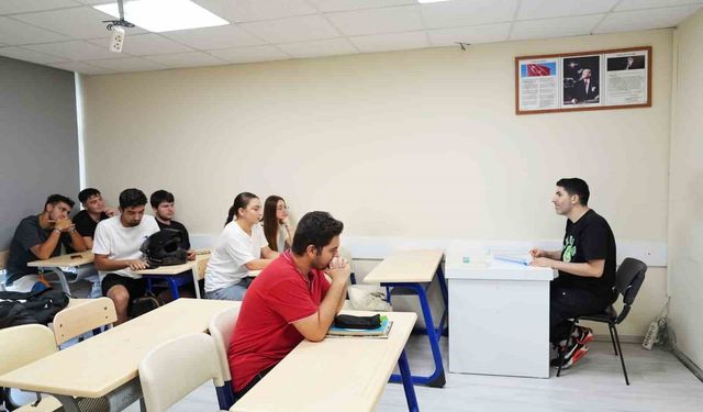 Sınavlara ücretsiz kurslarla hazırlanıyorlar