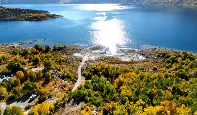Kartpostallık Görüntüler: Nemrut Dağı Sonbahar Renklerine Büründü