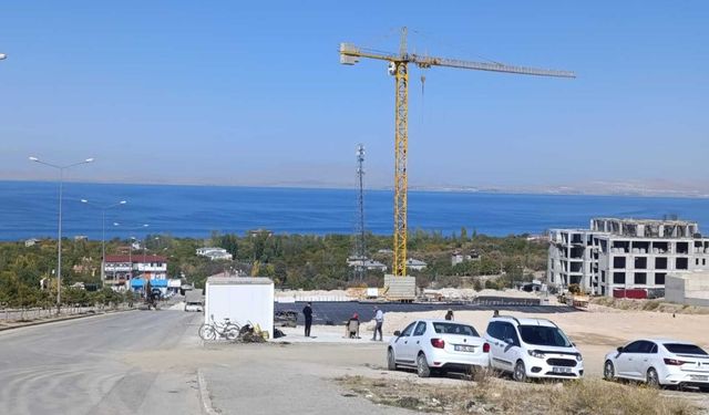 Van Gölü Manzaralı Diş Hastanesinin Yapımı Sürüyor