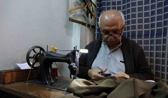 75 yıllık makineyle 50 yıldır terzilik yapıyor