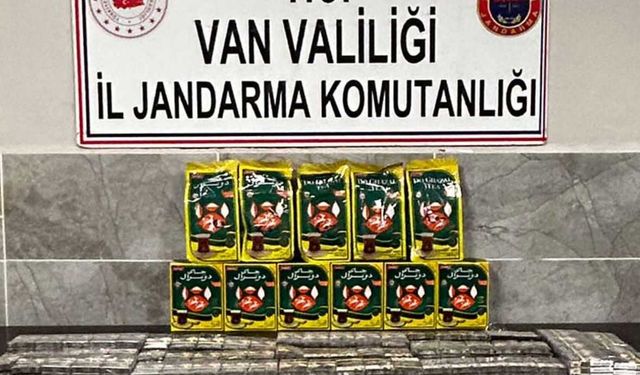 Van’da 1460 paket kaçak sigara ve 224 parça eşya ele geçirildi