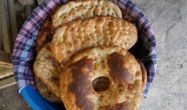 Huzuru Ekmek Pişirmekte Buluyor