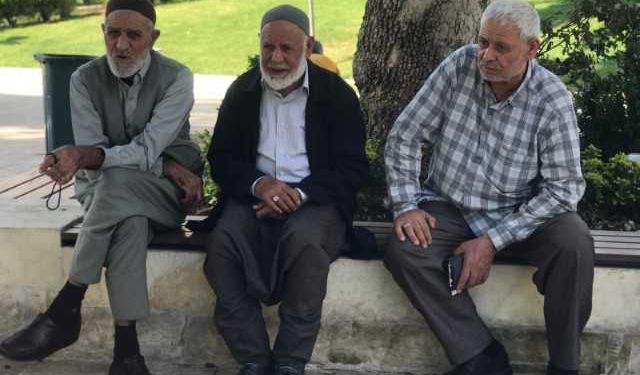 Yaşlılar gençlik pişmanlıklarını anlattı: “Bir daha genç olsam...”