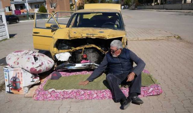 17 yerinden bıçaklandığı eşine yeniden acıyıp evine aldı, sokakta kaldı