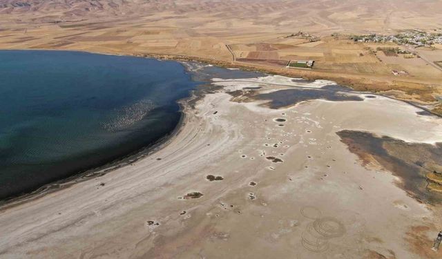 Erçek Gölü’nde su seviyesi kritik seviyeye ulaştı