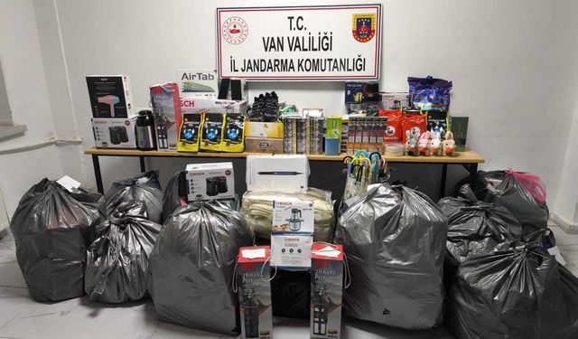 Van Başkale’de 1 milyon 200 bin TL değerinde kaçak malzeme ele geçirildi
