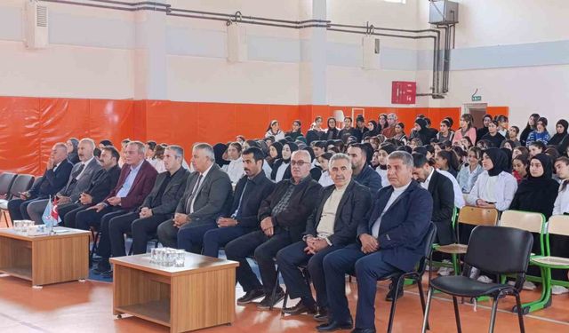 Van'da imam hatip okullarının 74. kuruluş yıl dönümü kutlandı